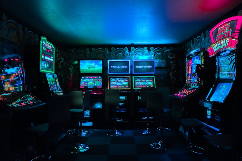Sala giochi arcade retro — stile pixel art